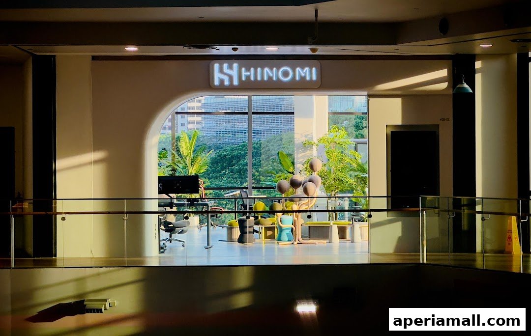 The Hinomi Singapore Showroom features a modern interior with ergonomic chairs and natural light.