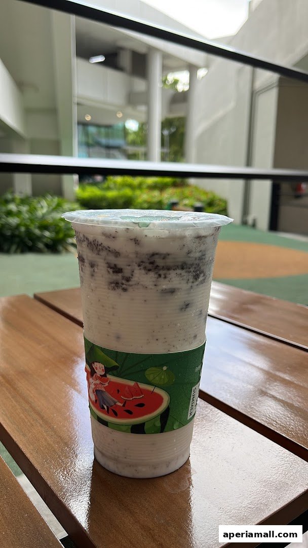 A refreshing drink with crushed cookies and cream from Wonder Juice.